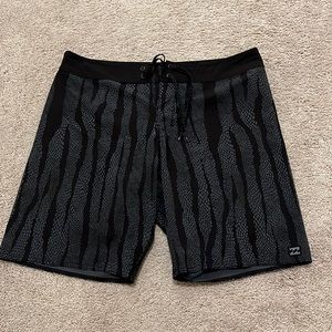 Mens Billabong boardshorts! Waist size 32!